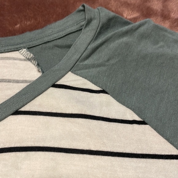 Maurices 3/4 sleeve tshirt - Picture 3 of 3
